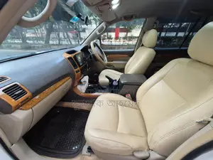 টয়োটা ল্যান্ড ক্রজার প্রাডো ২০০৫ পার্ল