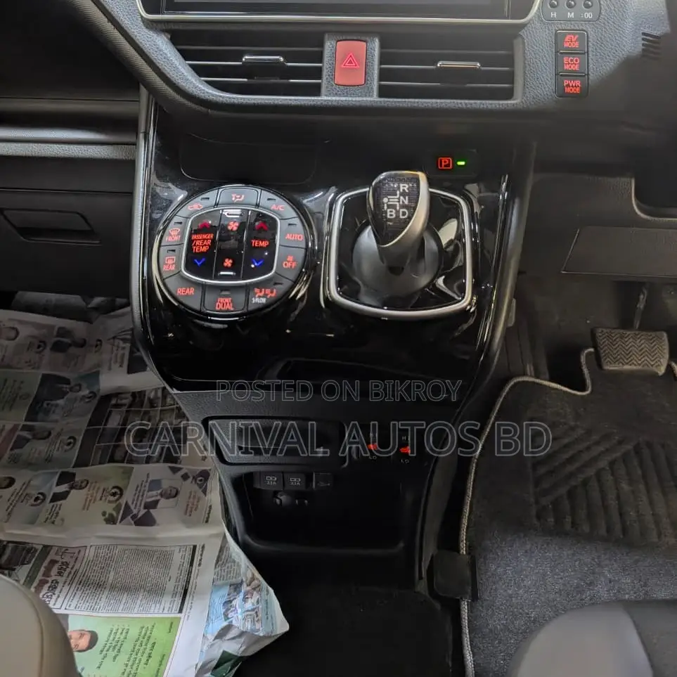 Toyota Noah SI WXB II HYBRID 2020