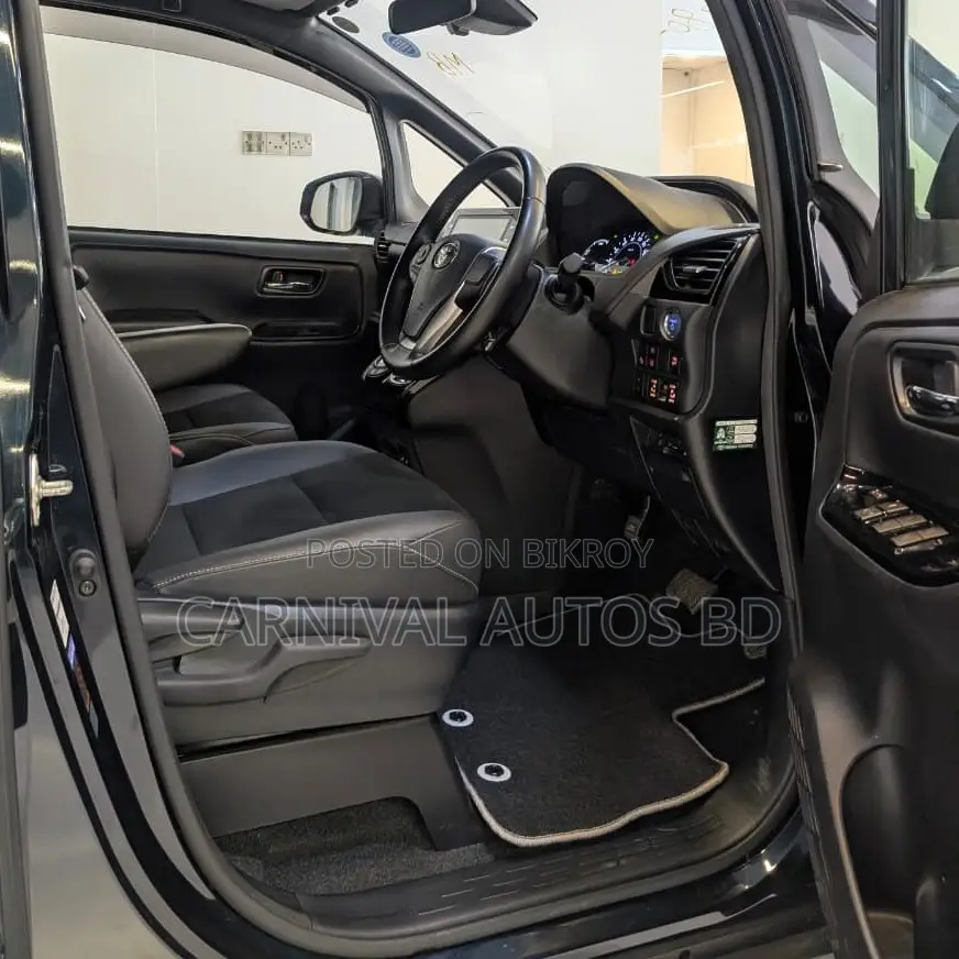 Toyota Noah SI WXB II HYBRID 2020