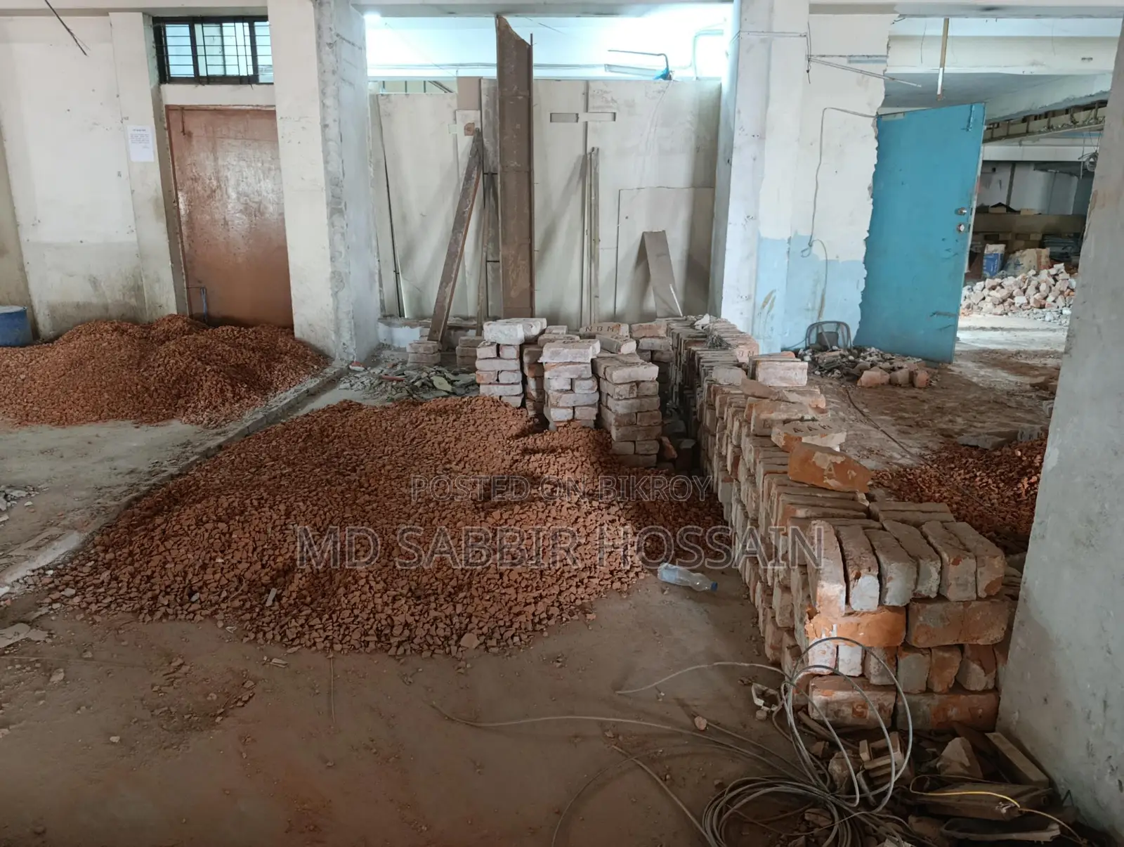 ইট এবং খোয়া বিক্রি হবে।