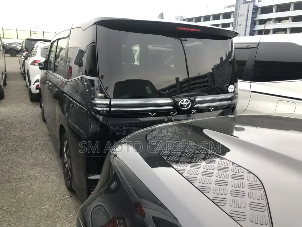 Toyota Voxy Non Hybrid SZ Black 2022