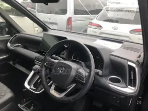 Toyota Voxy Non Hybrid SZ Black 2022
