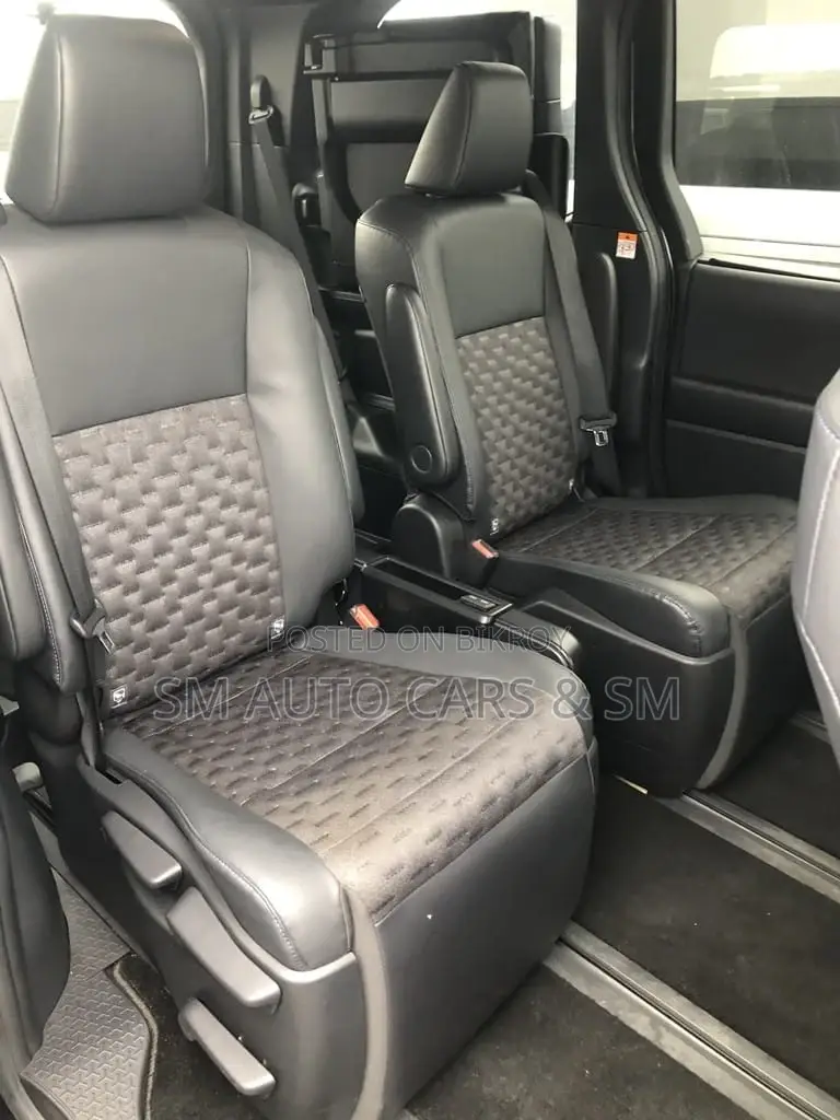 Toyota Voxy Non Hybrid SZ Black 2022