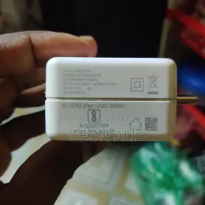 One Plus 7 ফোনের অ্যাডাপ্টার