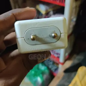 One Plus 7 ফোনের অ্যাডাপ্টার