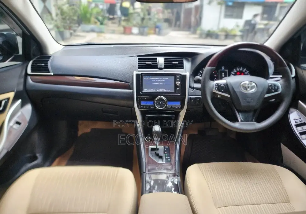 Toyota Premio 1.5 FWD 2017 Silver