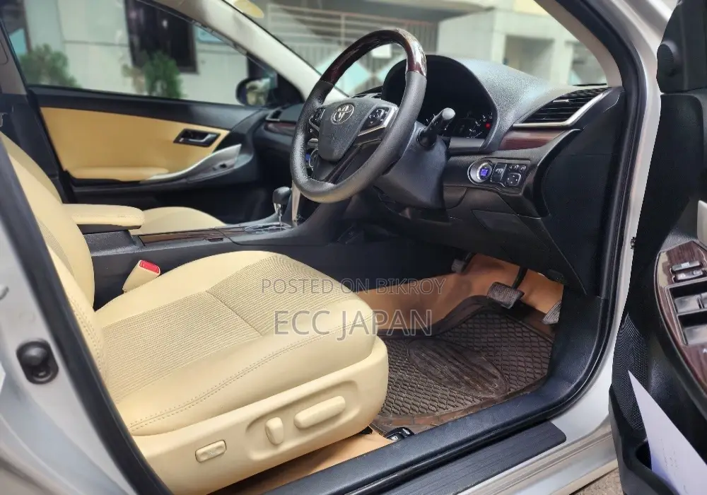 Toyota Premio 1.5 FWD 2017 Silver