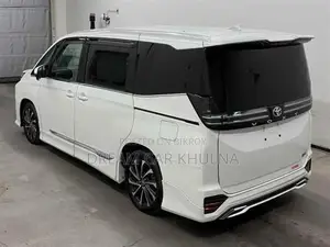 Toyota Voxy SZ Pearl Bodykit 2023