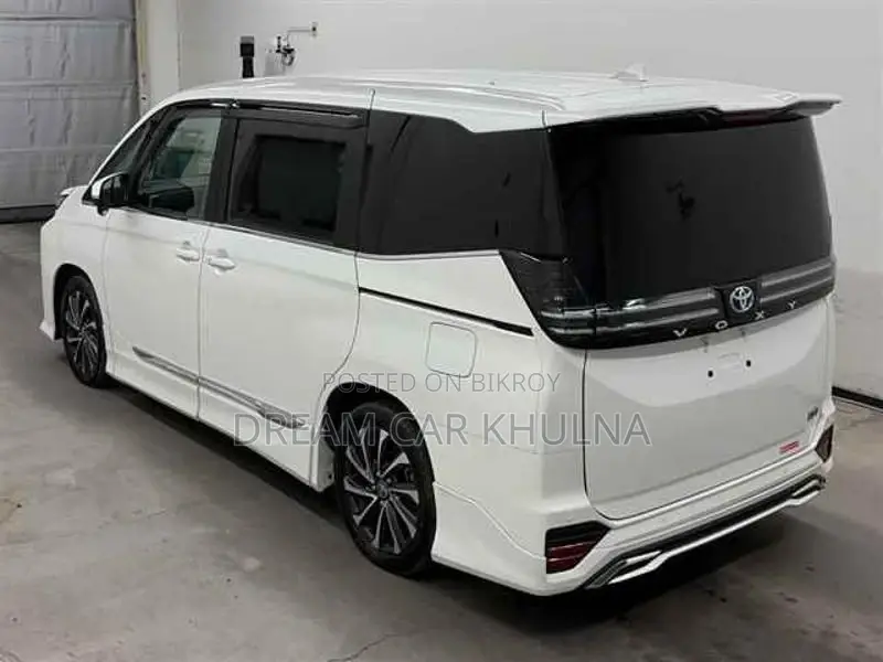 Toyota Voxy SZ Pearl Bodykit 2023