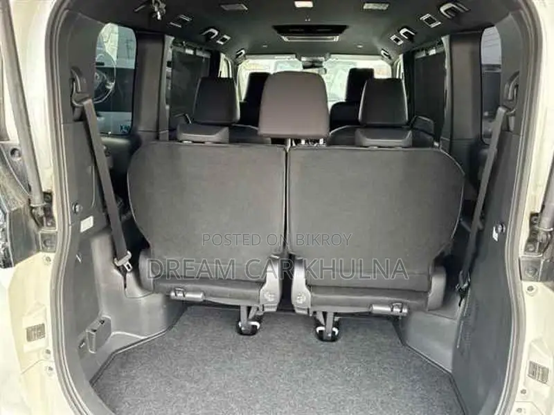 Toyota Voxy SZ Pearl Bodykit 2023