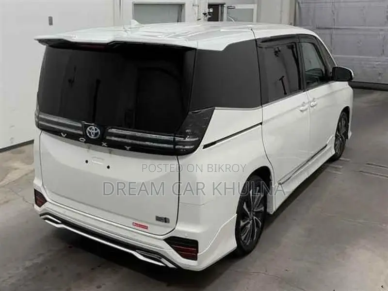 Toyota Voxy SZ Pearl Bodykit 2023