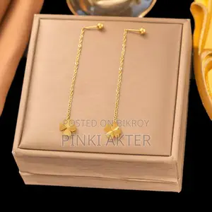 Stillnesses still Snowflake earring