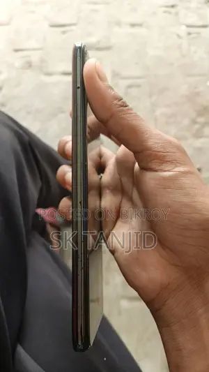 Realme 8 8/128 (Used)