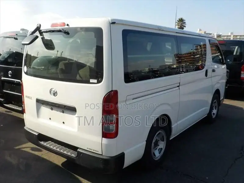 Toyota Hiace DX PKG 3.5 WHITE 2021