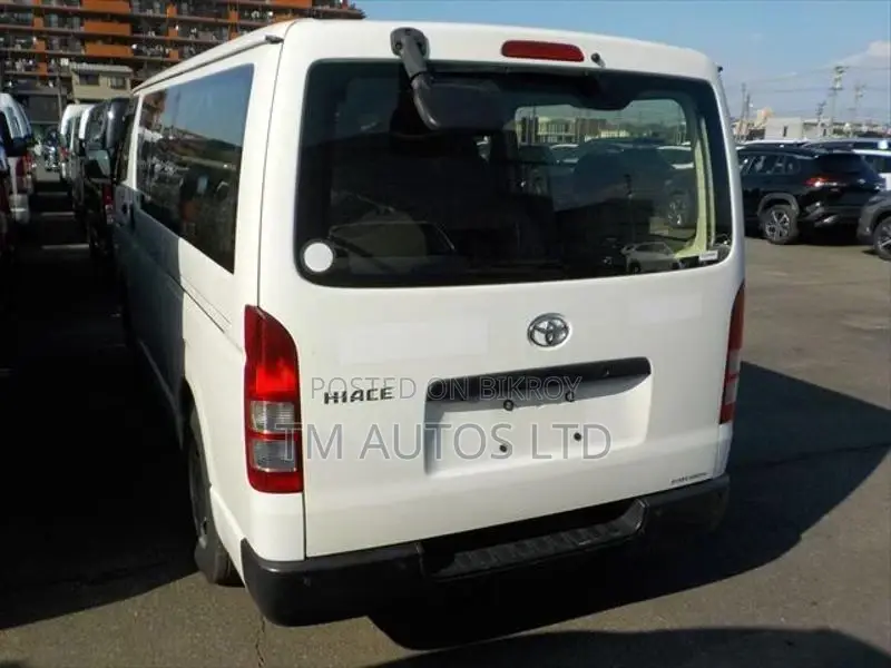 Toyota Hiace DX PKG 3.5 WHITE 2021