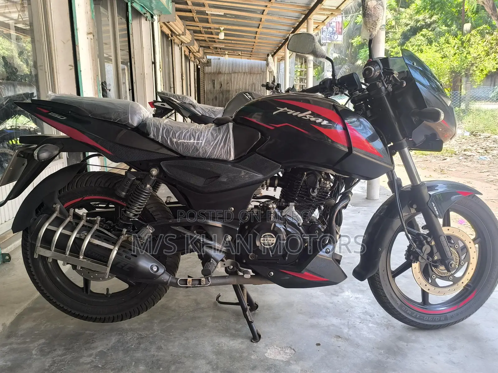 Bajaj Pulsar Double Disc ABS 2022