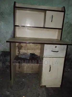 পড়ার টেবিল