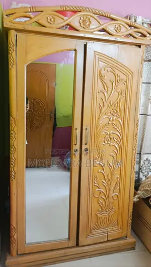 আলমারিটা বিক্রি হবে,