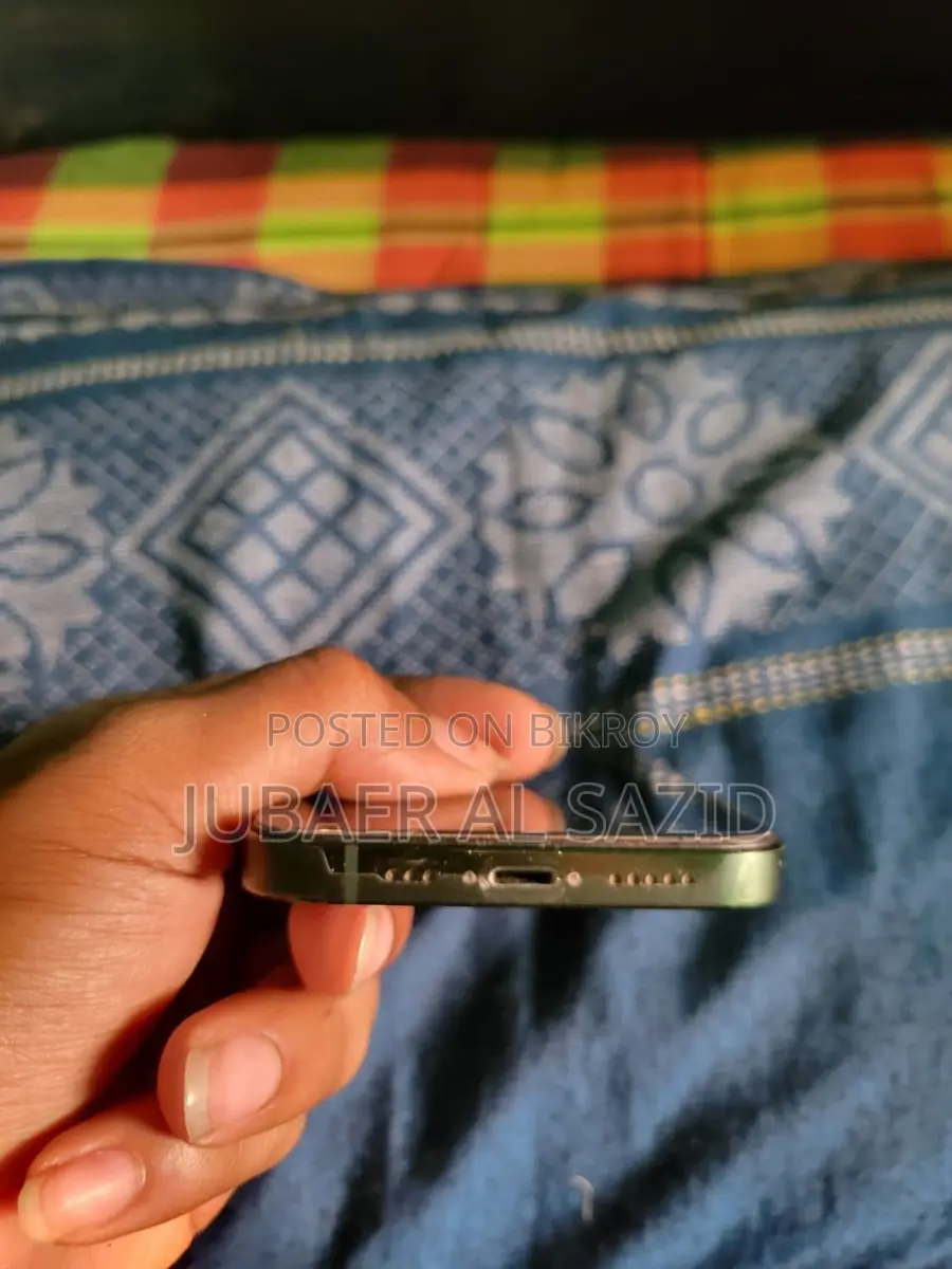 Apple iPhone 13 (Used)