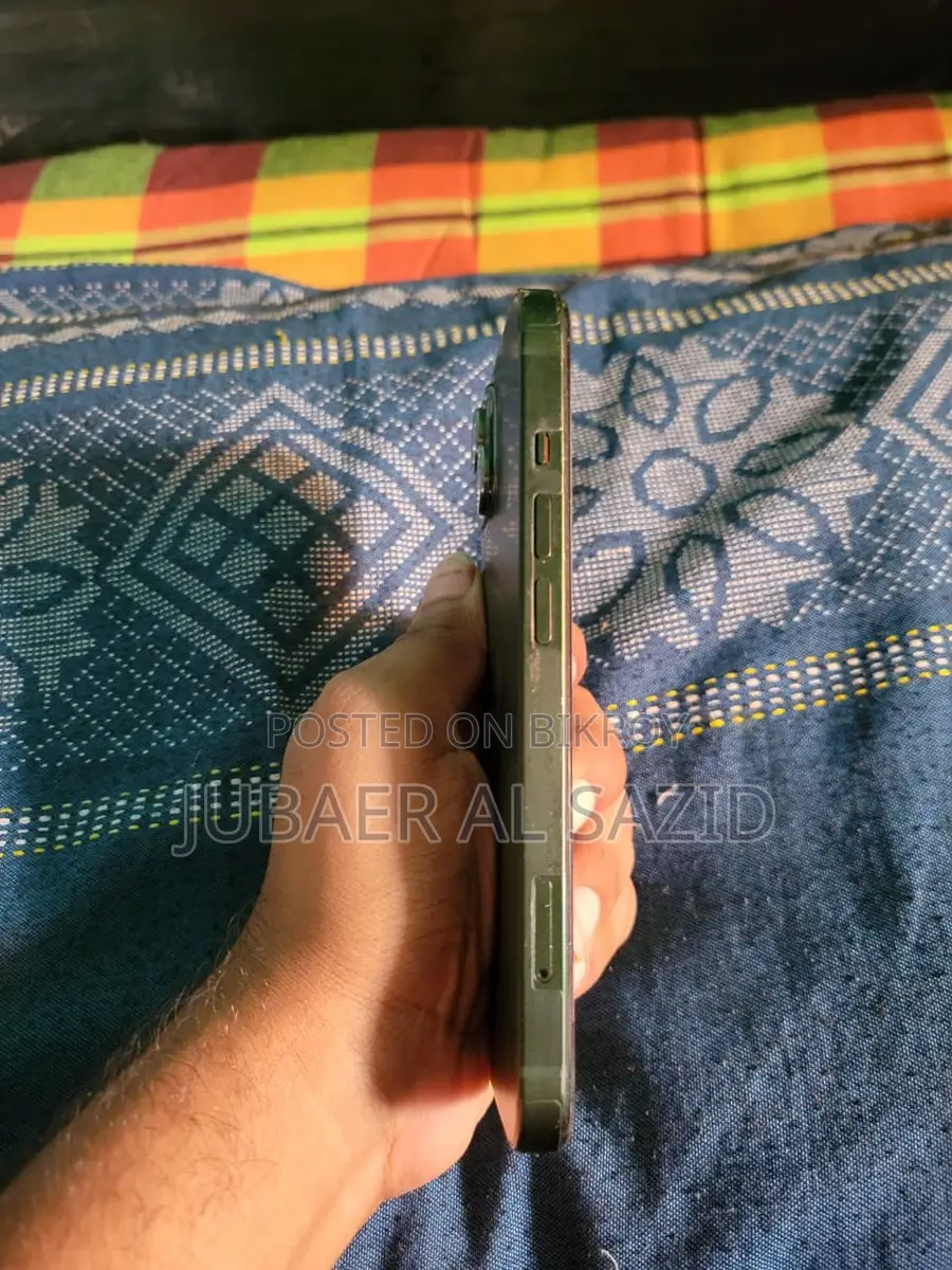Apple iPhone 13 (Used)