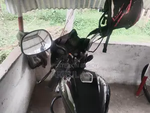 Bajaj Discover 100 . 2012