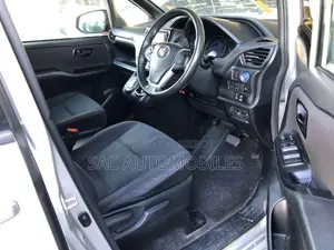 Toyota Noah G edition Hyb 2021