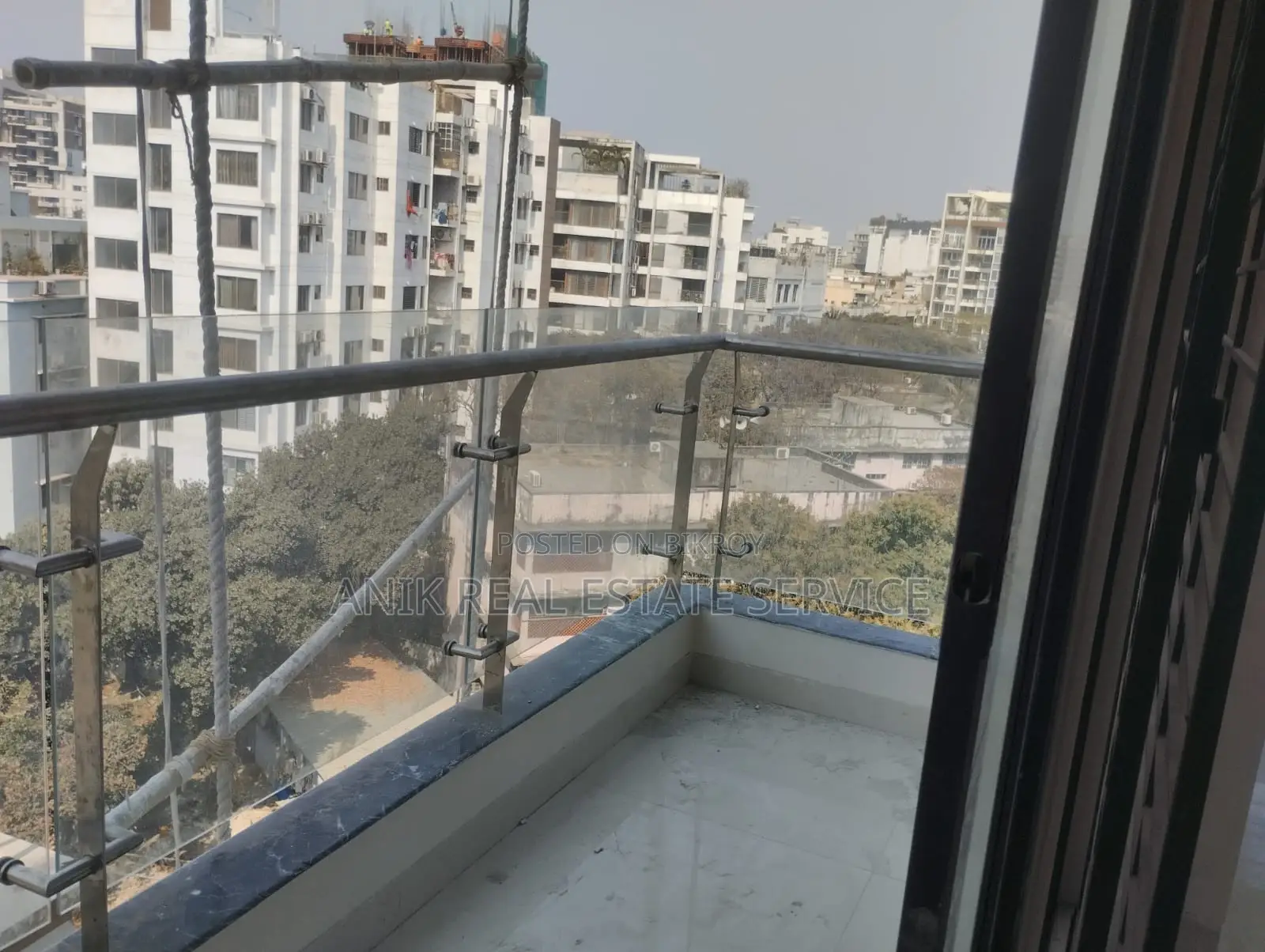 বনানীতে ব্র্যান্ড নিউ ৩৫০০ বর্গফুটের আনফার্নিশড ফ্ল্যাট ভাড়া হবে