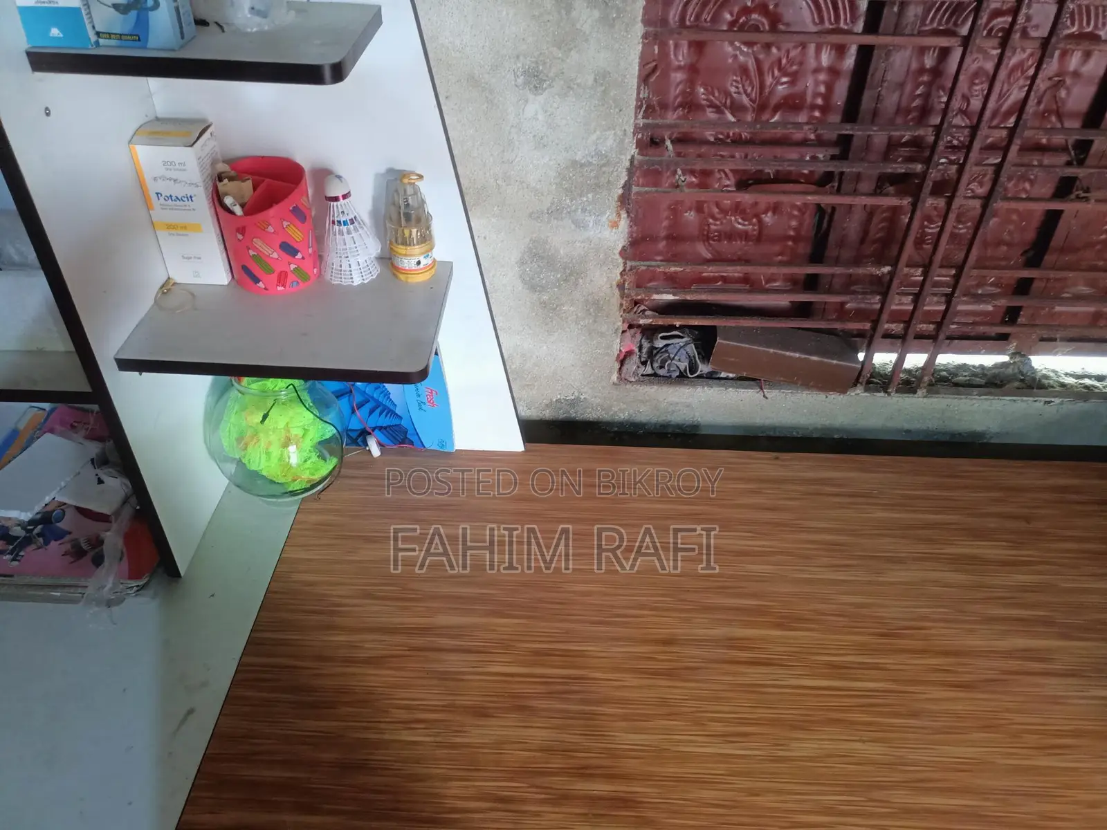 বড় পড়ার টেবিল