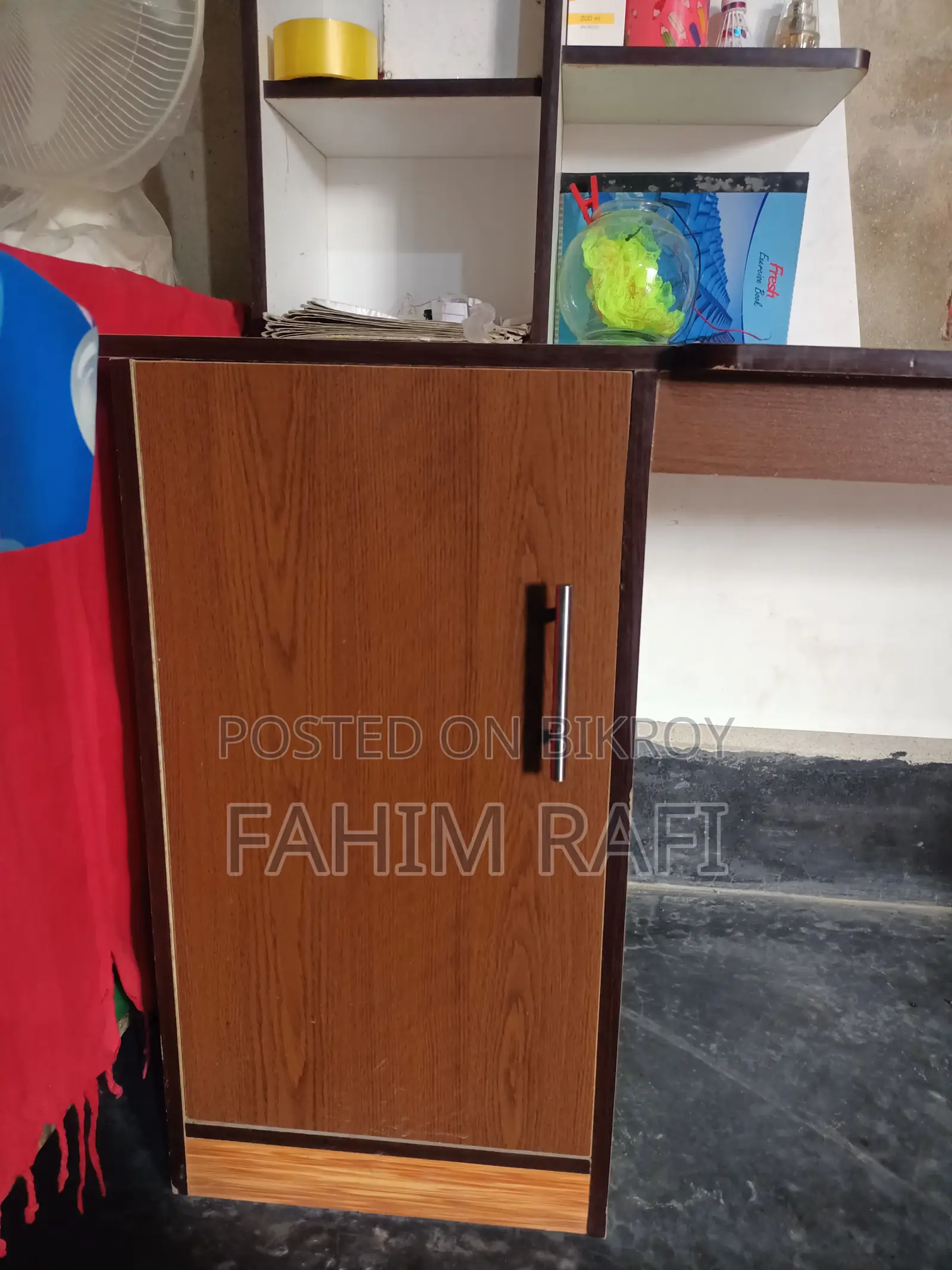 বড় পড়ার টেবিল