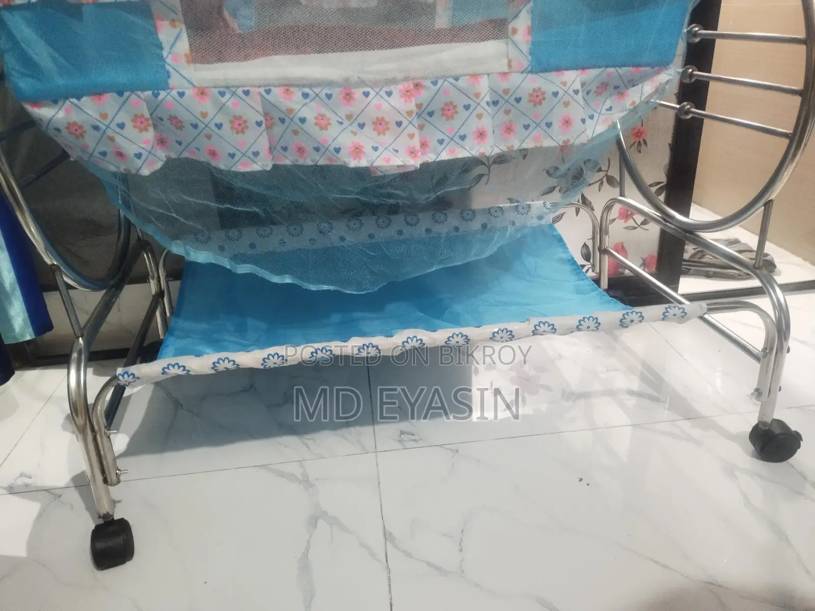 বাচ্চাদের দোলনা