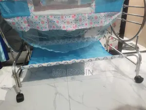 বাচ্চাদের দোলনা