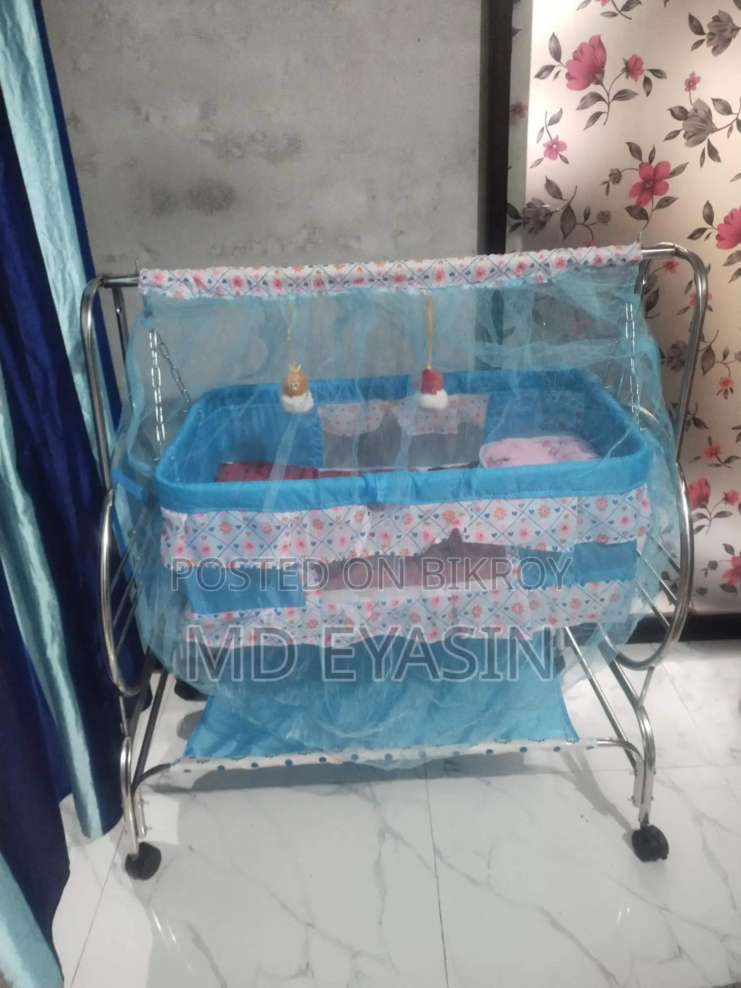 বাচ্চাদের দোলনা