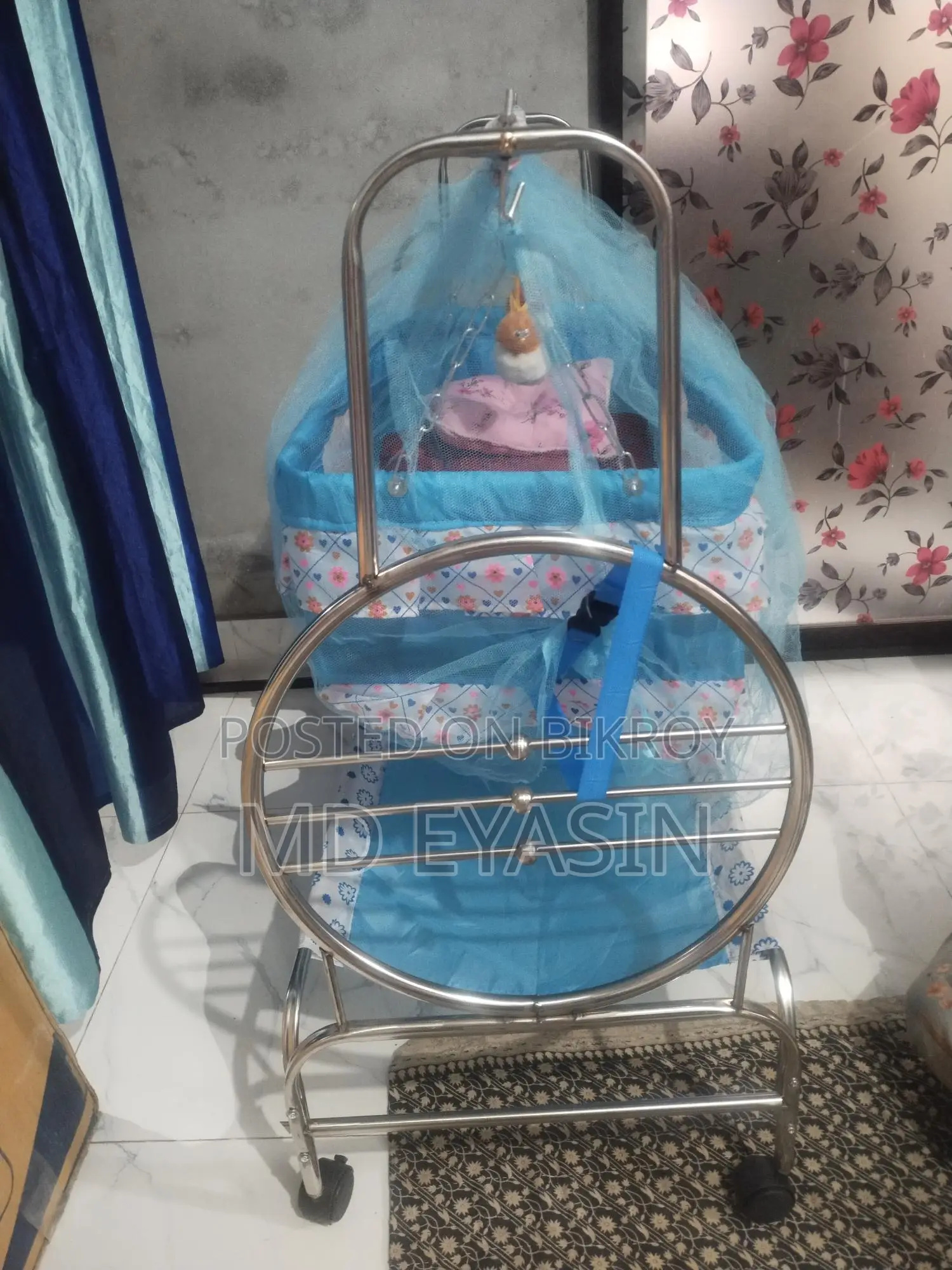 বাচ্চাদের দোলনা