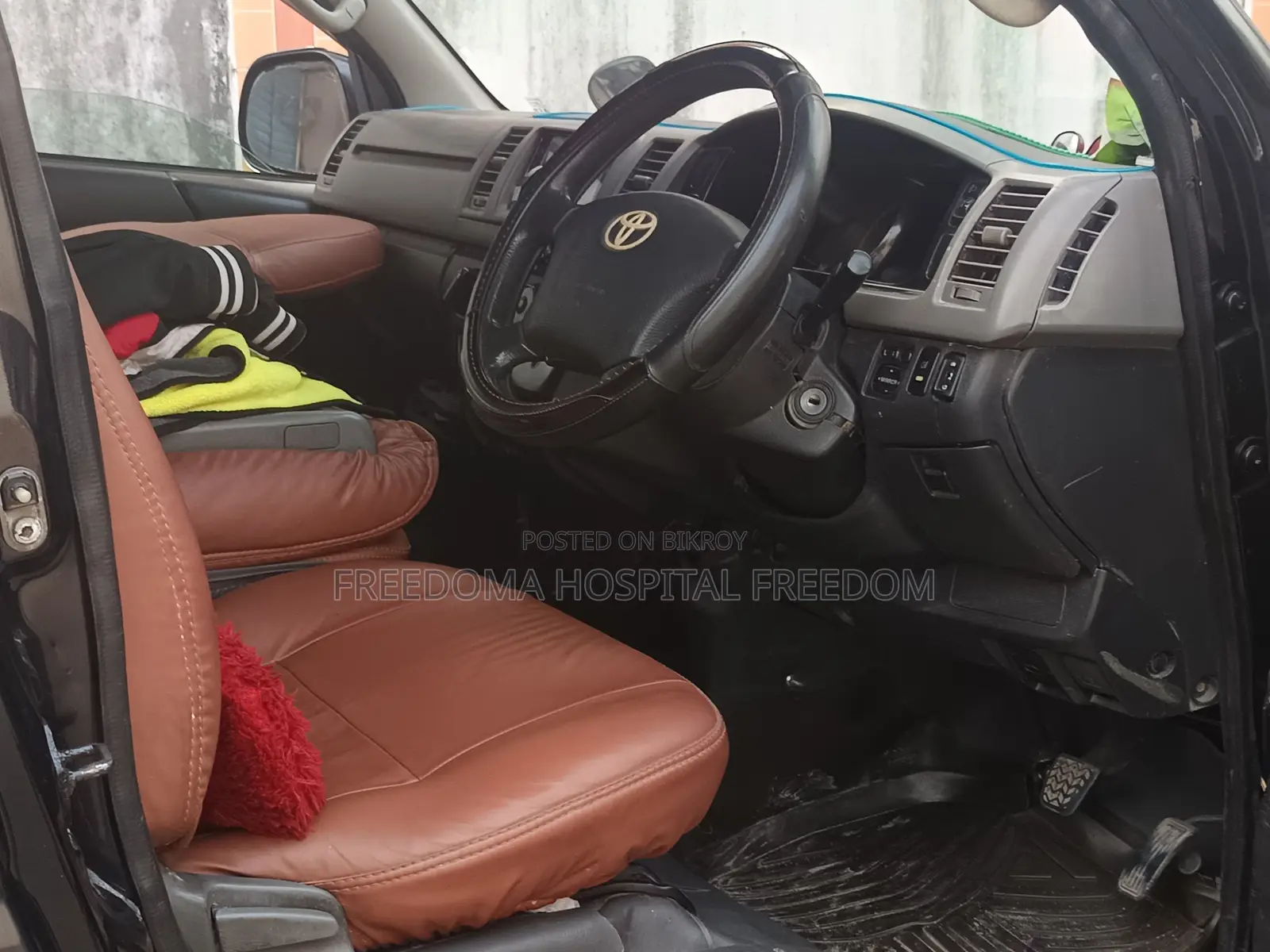 Toyota Hiace Black 2009