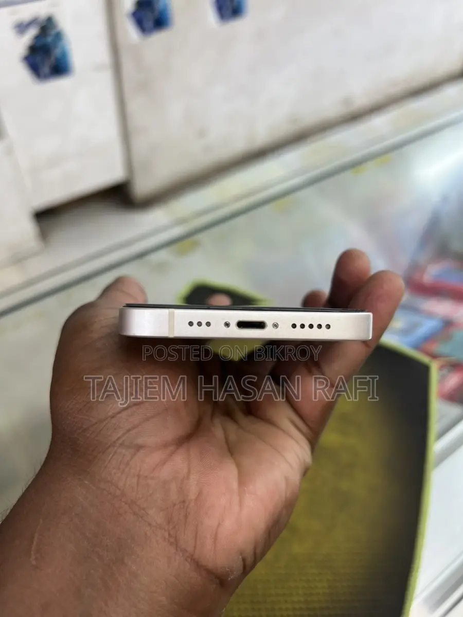 Apple iPhone 13 (Used)