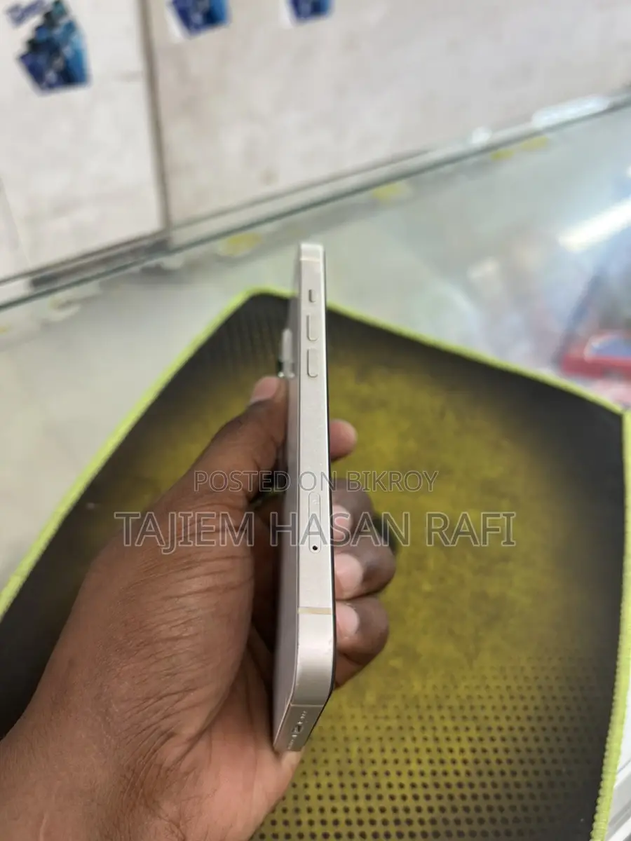 Apple iPhone 13 (Used)