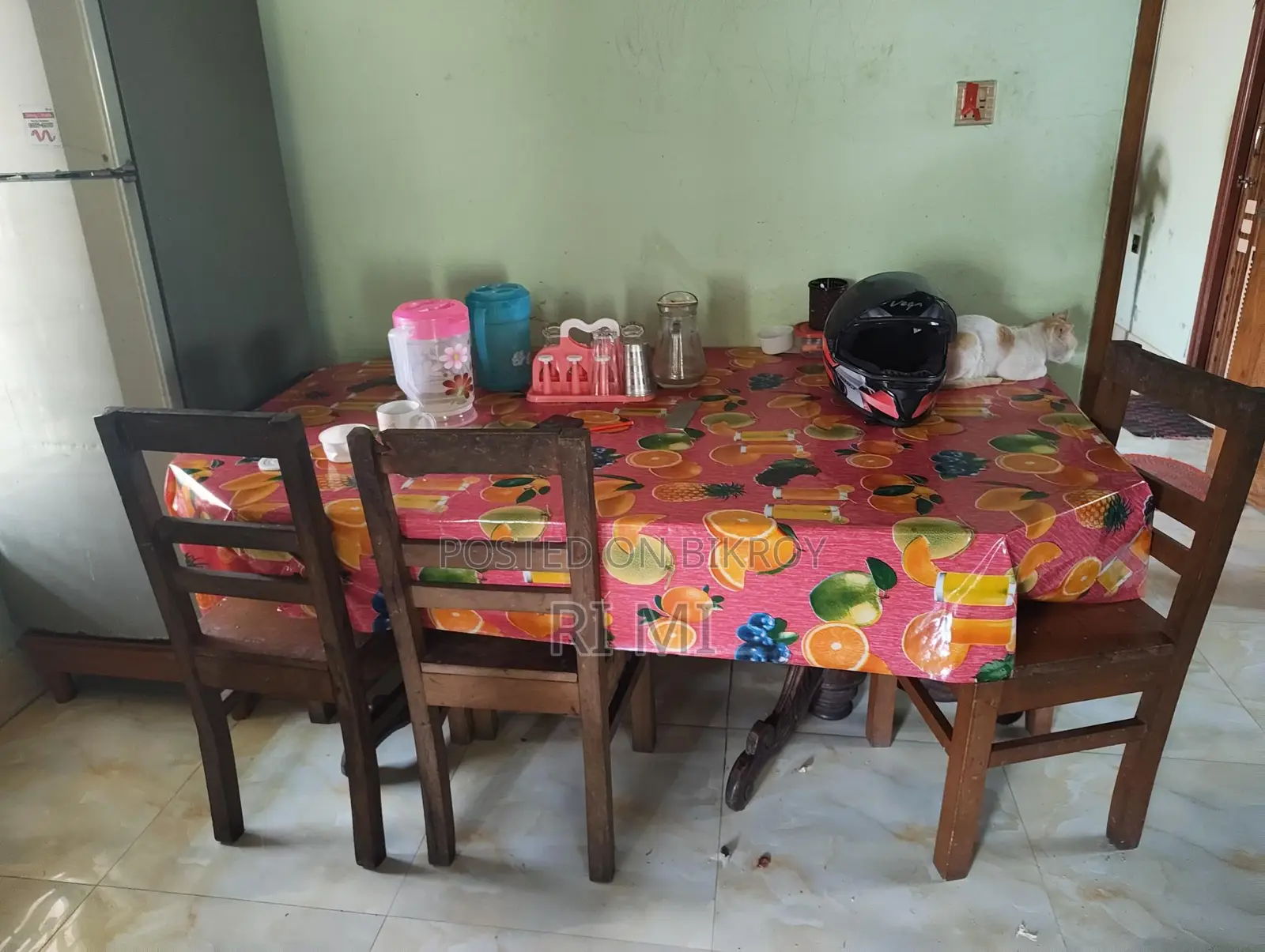 Dining table for sale