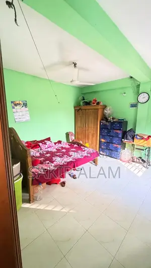 Flat for sale in the heart of the city with gas facility!!