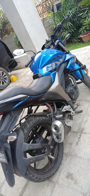 Suzuki Gixxer Monotone . 2015