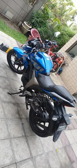 Suzuki Gixxer Monotone . 2015