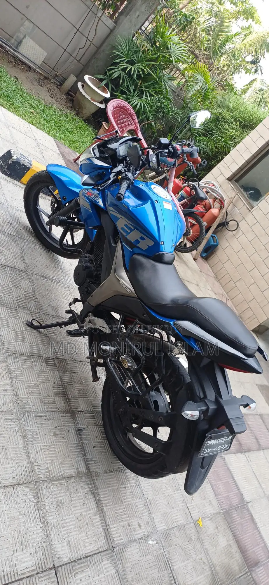 Suzuki Gixxer Monotone . 2015
