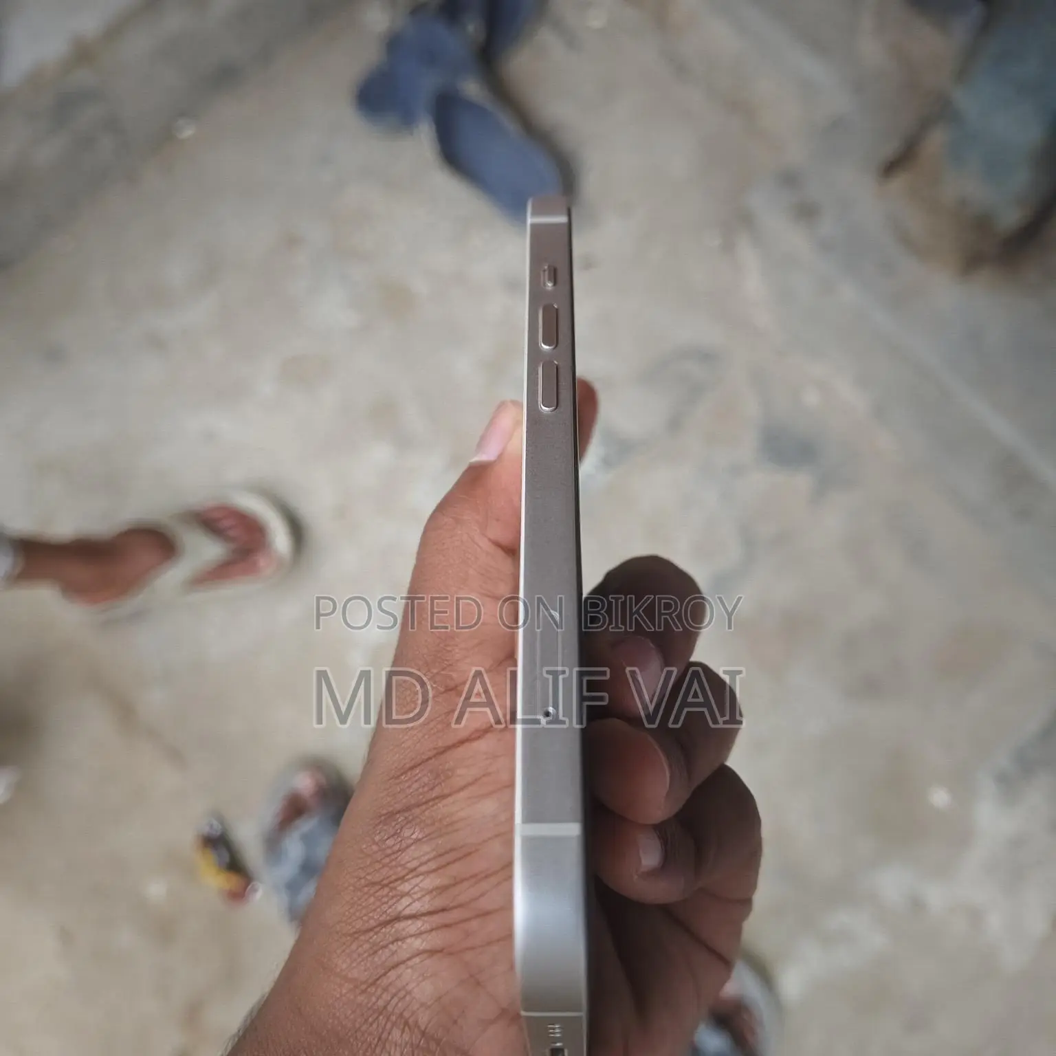 Apple iPhone 13 (Used)