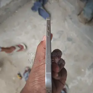 Apple iPhone 13 (Used)