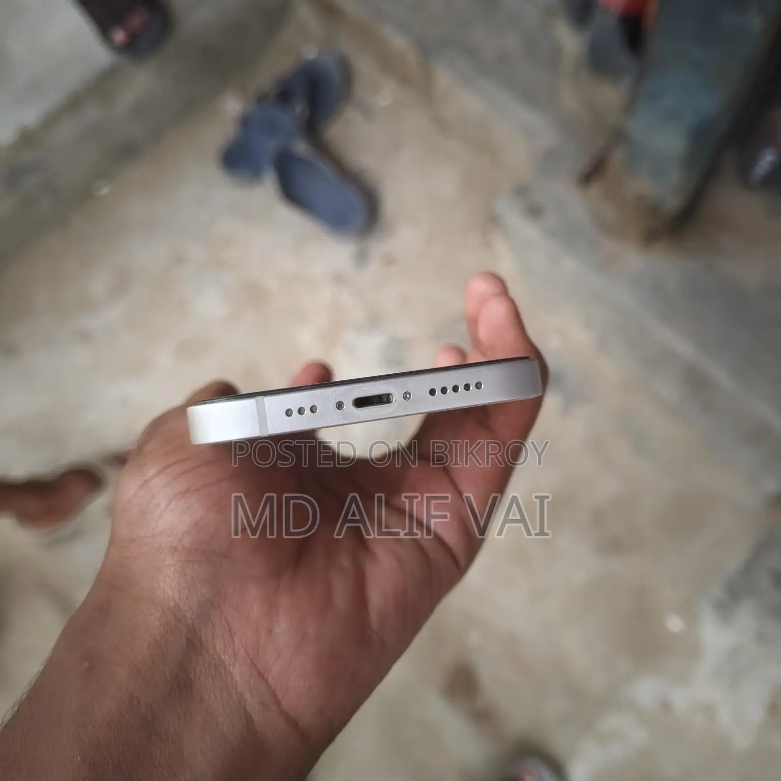 Apple iPhone 13 (Used)