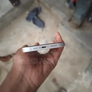Apple iPhone 13 (Used)