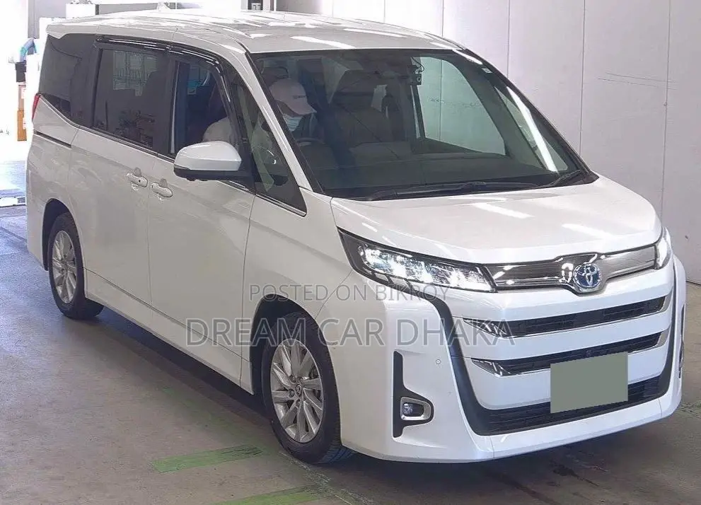 Toyota Noah Z PKG PEARL 360 CAM 2023