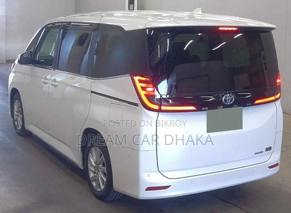 Toyota Noah Z PKG PEARL 360 CAM 2023
