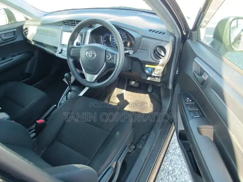 Toyota Fielder Hybrid EX 2020