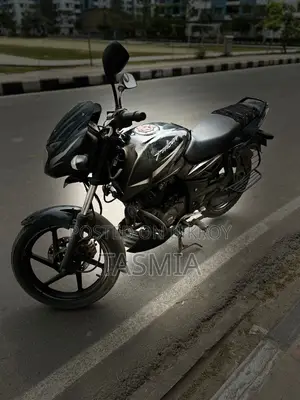 Bajaj Pulsar 150 . 2017