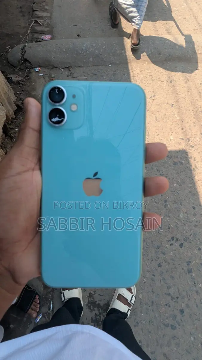 Apple iPhone 11 . (Used)